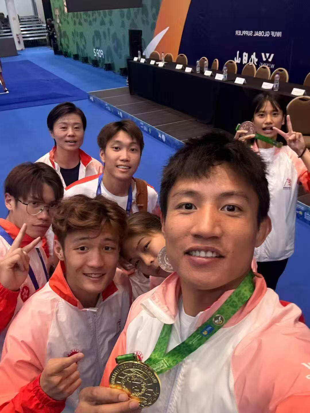 接受羊城晚, 夺得港队历, 不足两个月 接受羊城晚, 夺得港队历, 不足两个月