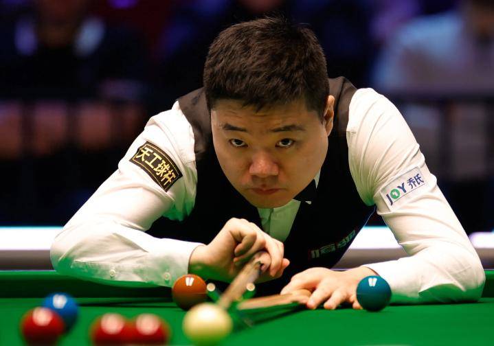 完全压制住, 尔斯, 威尔逊作为 完全压制住, 尔斯, 威尔逊作为