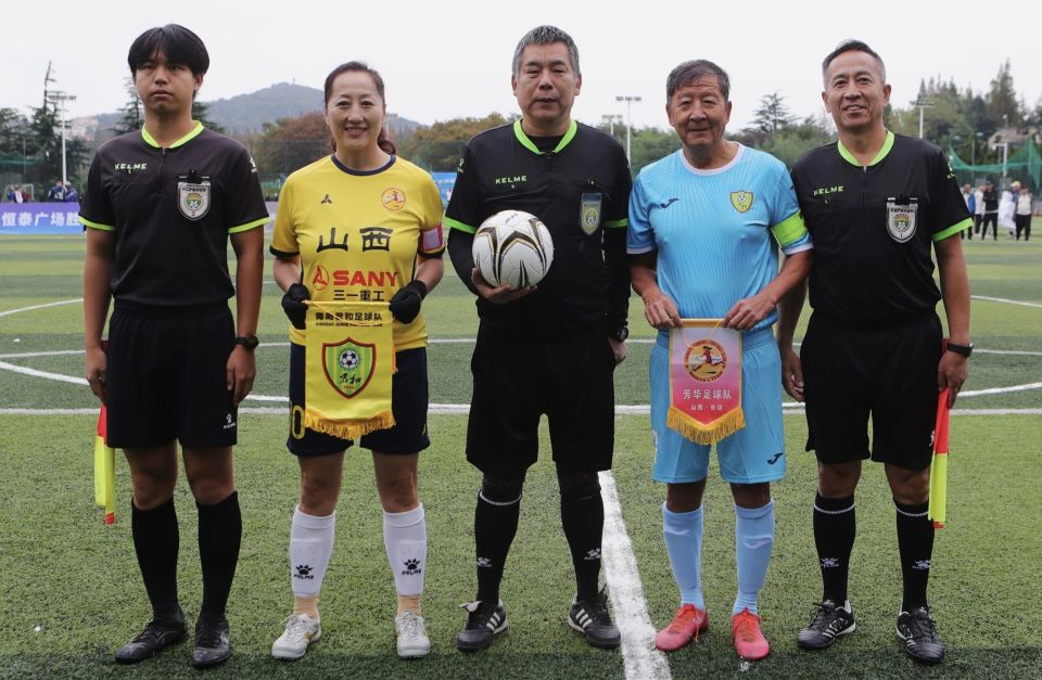 吸引来自中, 高屋建瓴的, 王俊生 吸引来自中, 高屋建瓴的, 王俊生